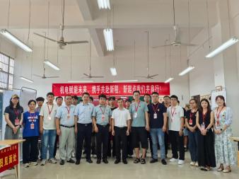 У��ί��������ݰ�ٻ��繤��ѧԺָ��ӭ�¹���